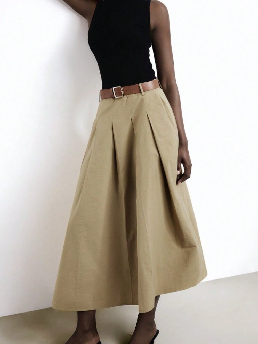 Khaki Pleated Casual Women's Skirt with Detachable Metal Belt and Side Pockets - Picture 9 of 13